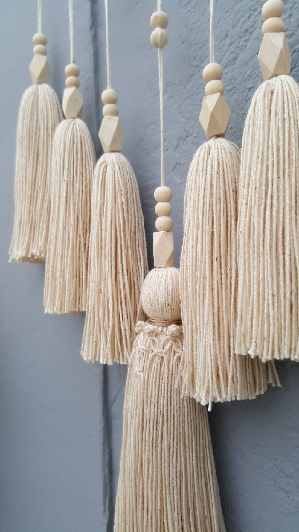 Borla macrame con cuentas de madera